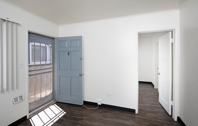 *OPEN HOUSE: 9/20 3-4PM* 1 Bed/1 Bath in North Pacific Beach w/ Parking!