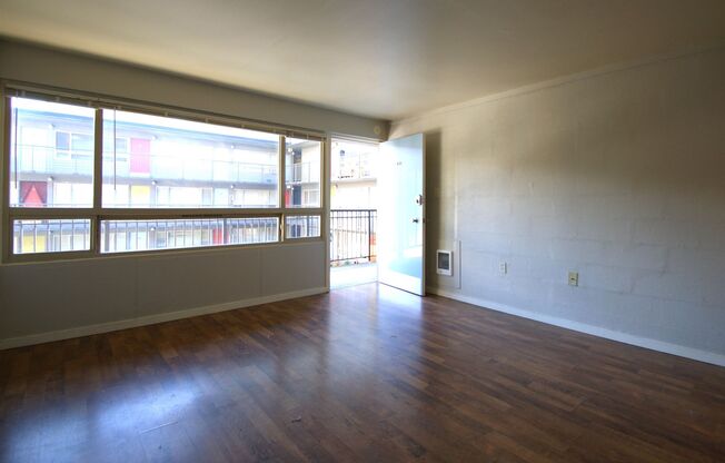 1 bed, 1 bath, 393 sqft, $1,195, Unit 215