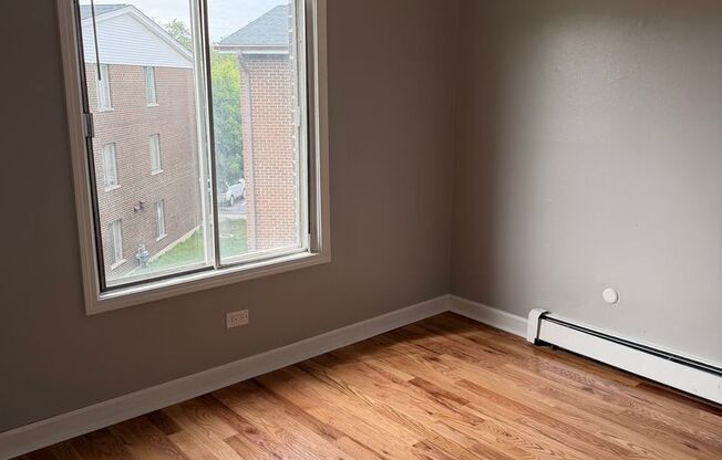 2 beds, 1 bath, 865 sqft, $1,710, Unit Building 12-3C