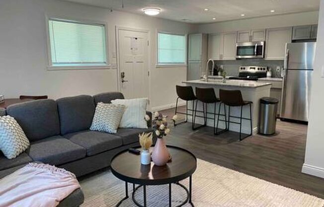 2 beds, 1 bath, 950 sqft, $1,995, Unit 3004-2