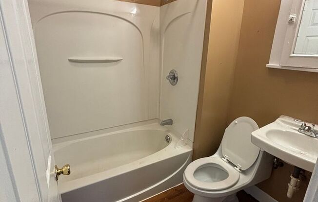 2 beds, 1 bath, $700