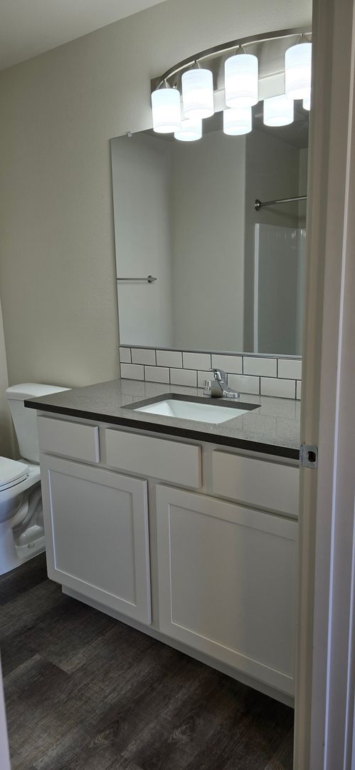 3 beds, 2 baths, 1,075 sqft, $2,050, Unit 213