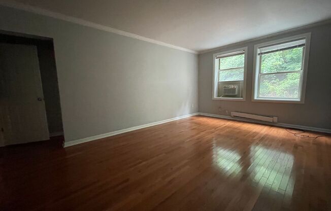 2 beds, 1 bath, 800 sqft, $1,759, Unit 5717 Hobart St. #07