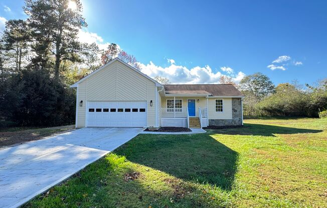 Beautiful 3 Bedroom Home in the Heart of Loganville!