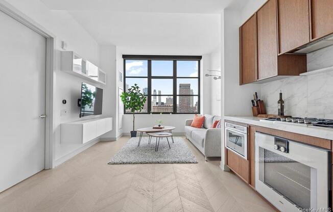 1 bed, 1 bath, 631 sqft, $5,600, Unit 15J