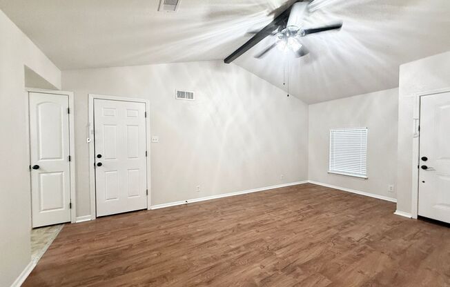 Very Cute 3/1/1 home in Angleton!!!