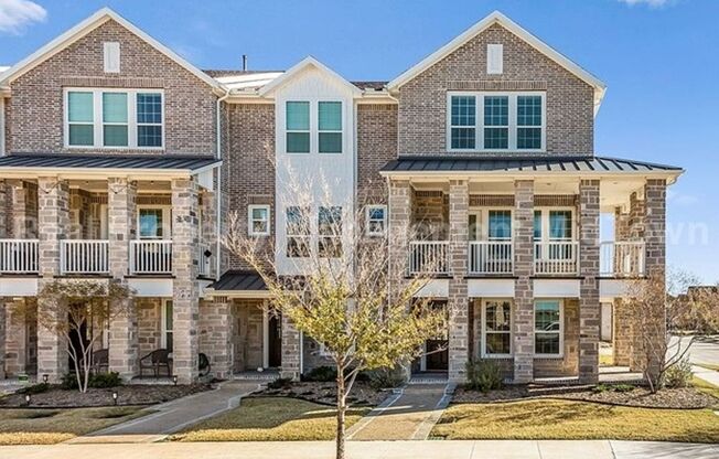Live Elevated in the Heart of Viridian – Stunning Island Townhome!