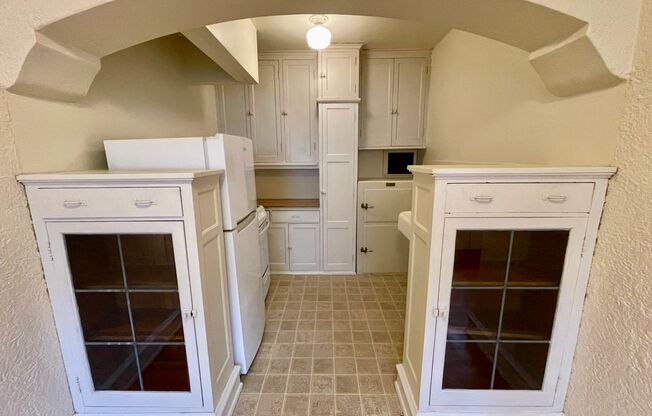 Studio, 1 bath, $875, Unit 205