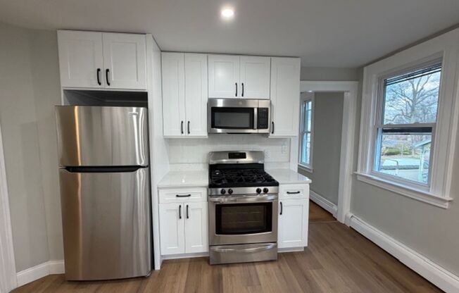 2 beds, 1 bath, 574 sqft, $2,200, Unit 74 6th St - Apt 2