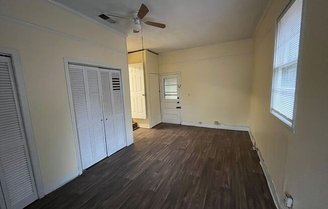 3 beds, 1 bath, $900