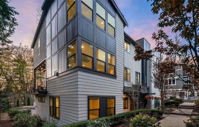 Stunning 4-bedroom, 3.5-bath end-unit townhome in Kirkland!!