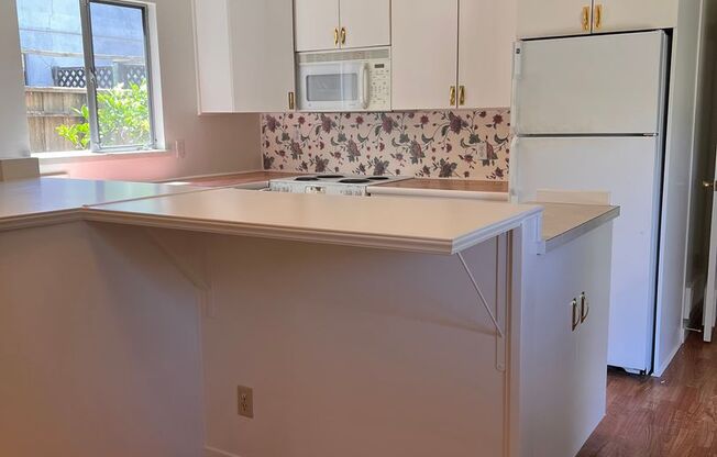 4 bed 2 bath house available now!