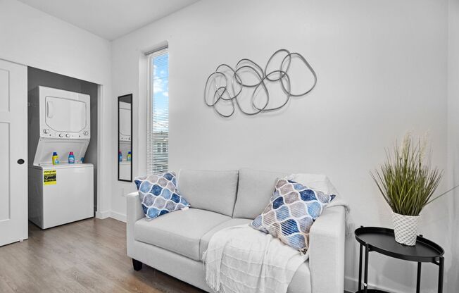 Studio, 1 bath, 327 sqft, $1,395, Unit #217