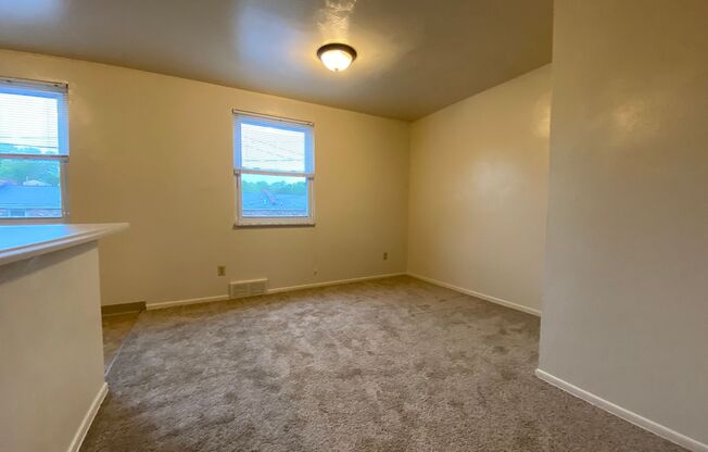 2BR Townhome at Regency Place! Spacious Rooms, Integral Garage & Yard! Tour Today!