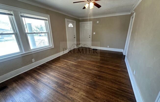 5646 Lydia Ave, Kansas City, MO 64110  Downstairs Unit/2 Bedroom/1 full bathroom + bonus room /Rent $999/Deposit $999