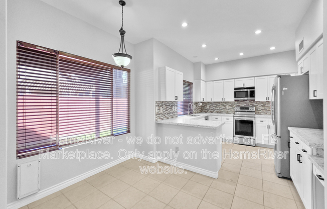 192 W LOS ARBOLES DR