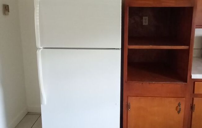 2 beds, 1 bath, 903 sqft, $1,240, Unit M-5