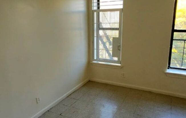 4 beds, 1 bath, $1,904, Unit 3C