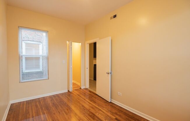 3 beds, 1 bath, $1,800, Unit 2