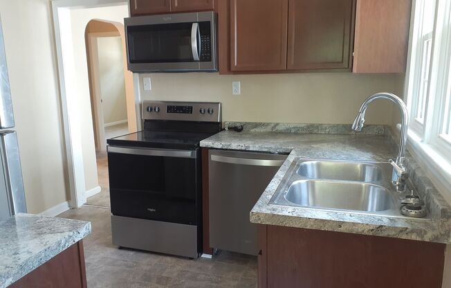 2 beds, 1 bath, $1,395