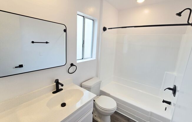 1 bed, 1 bath, 695 sqft, $1,548, Unit 300