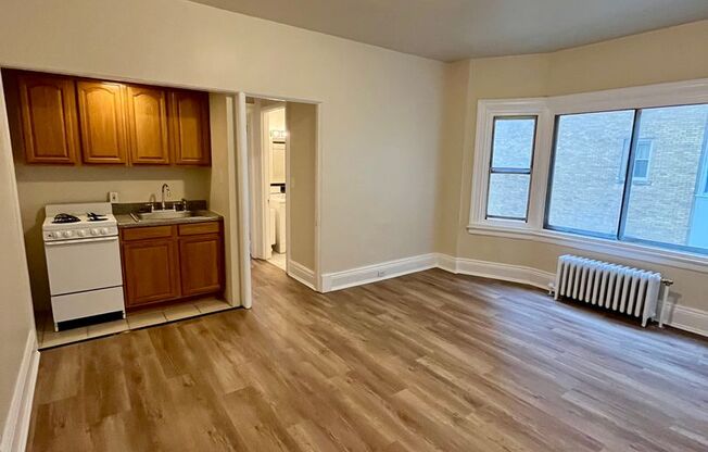1 bed, 1 bath, $1,050, Unit 325