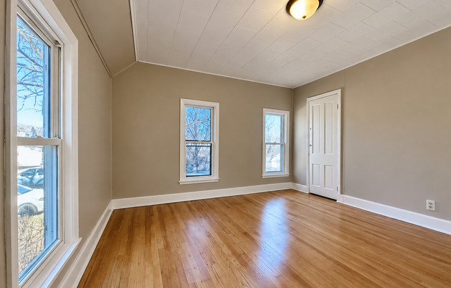Impressive 5-bedroom 2-bathroom Home in St. Paul!