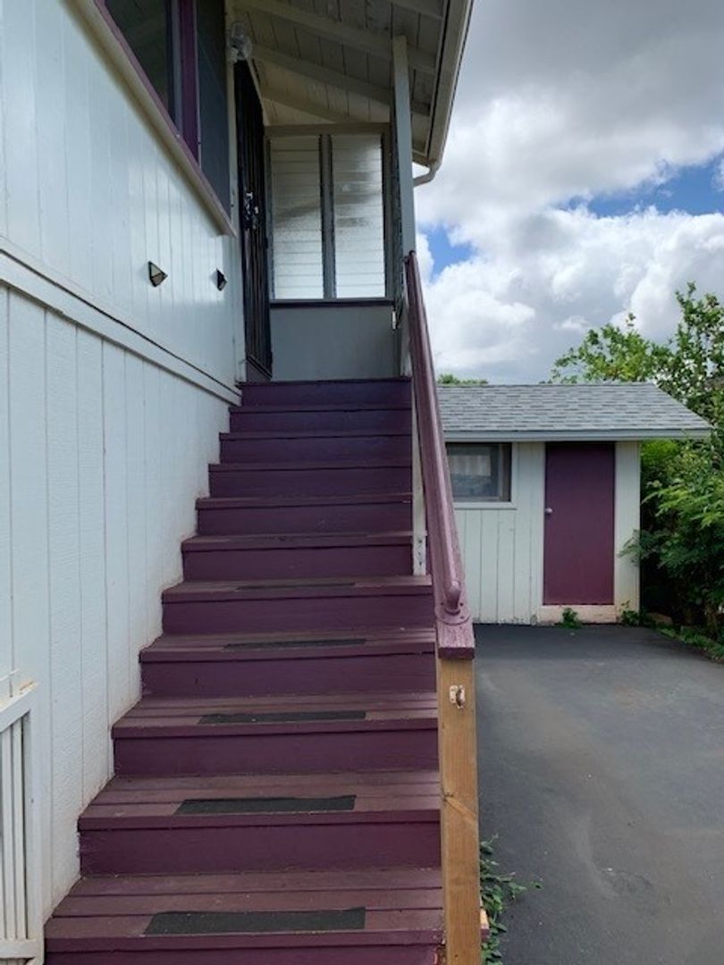 Alewa Heights - Upstairs Unit of Duplex
