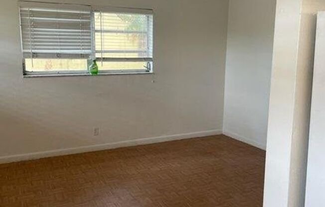 1 bed, 1 bath, 700 sqft, $1,425, Unit B4