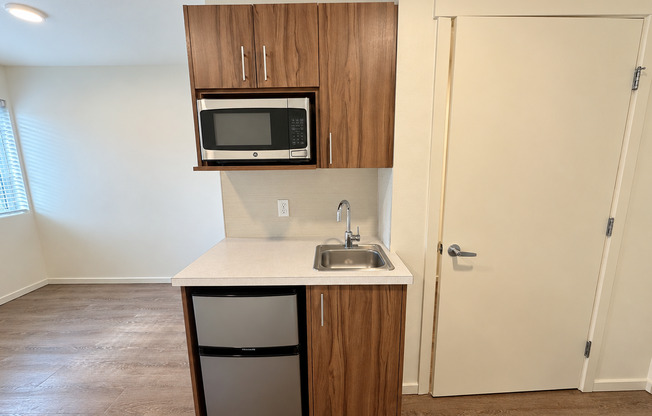 Studio, 1 bath, 180 sqft, $1,295, Unit 413