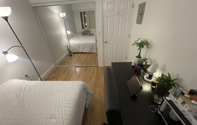 2 beds, 1.5 baths, 800 sqft, $3,250, Unit 320