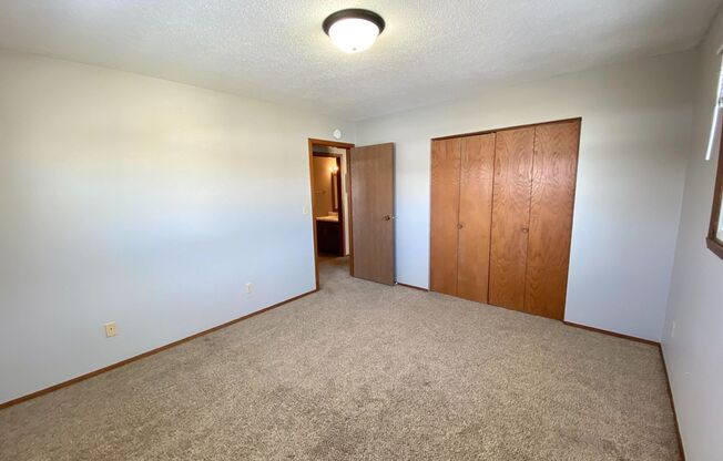 2 beds, 1 bath, $800, Unit 1