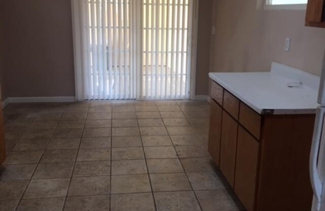 3 beds, 1 bath, $2,800