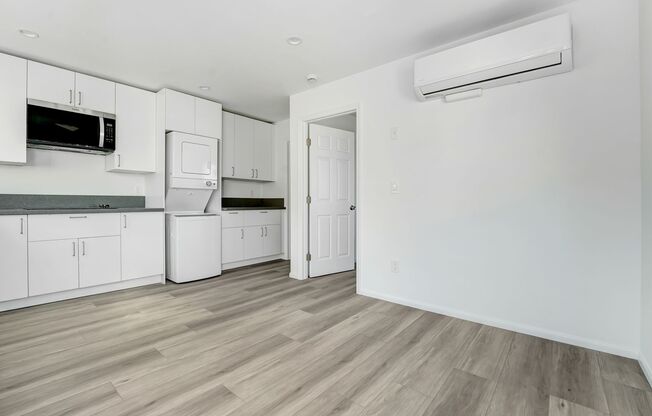 Newly renovated 1 bedroom / 1 bath apartment available now!
