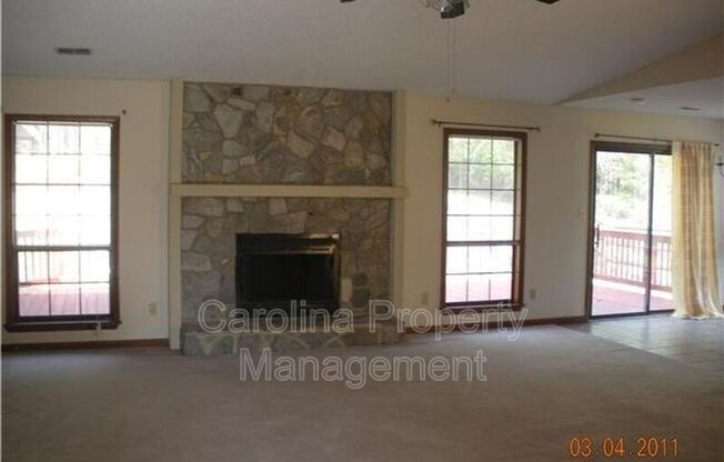 6924 LONG NEEDLES DR