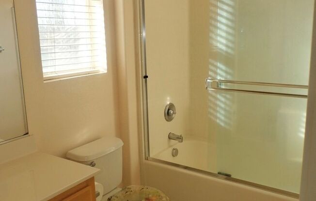 Stunning 4/2.5 Natomas Beauty!  (PLEASE READ ENTIRE AD FOR SHOWING)!