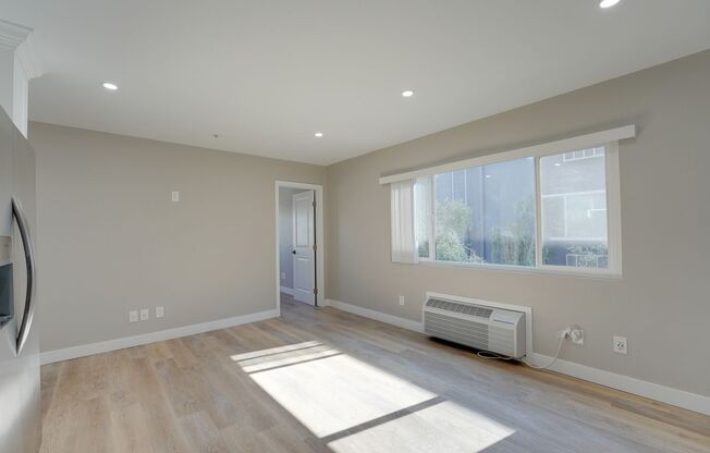 3 beds, 3 baths, 1,070 sqft, $4,095, Unit 101