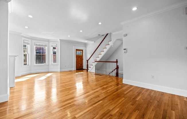 860 E 4 ST