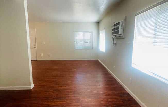 2 beds, 1 bath, 900 sqft, $1,295