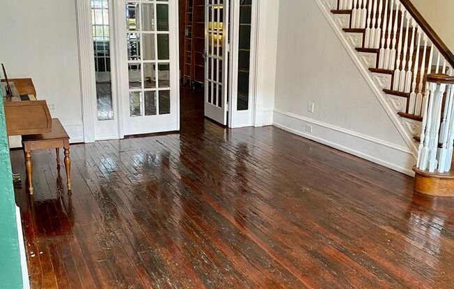 Gorgeous 6-Bedroom Rowhome in South Philadelphia! Available Mid-June!