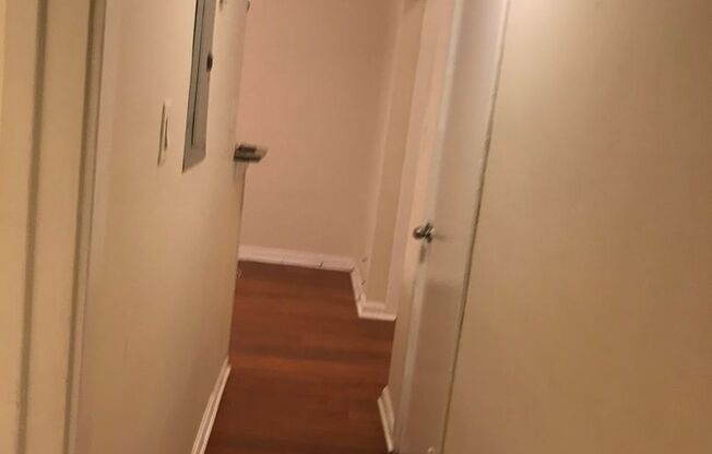 Indy Colonial Apartments