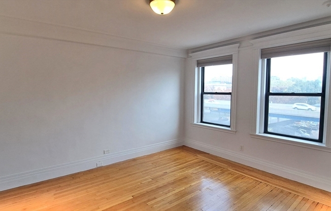 1 bed, 1 bath, 725 sqft, $3,000, Unit 44