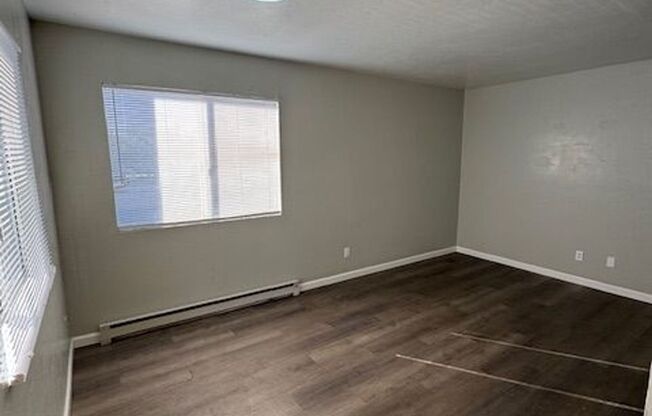 MOVE IN SPECIAL! Central-1 & 2 bedroom apartments