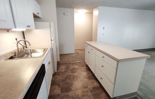 2 beds, 2 baths, 847 sqft, $1,675, Unit 3