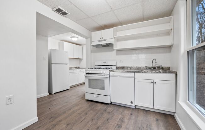 3 beds, 1 bath, $1,850, Unit Unit 2