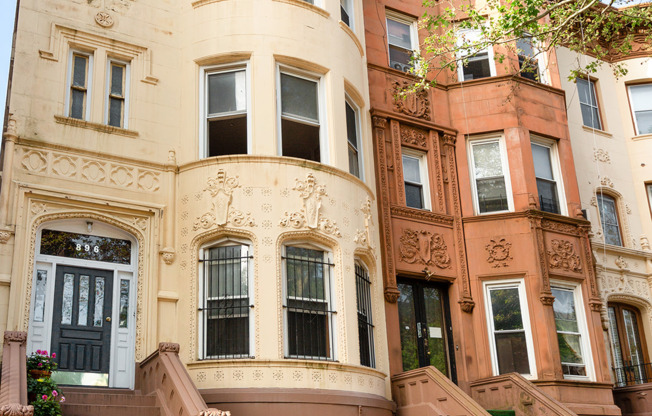 896 PARK PL