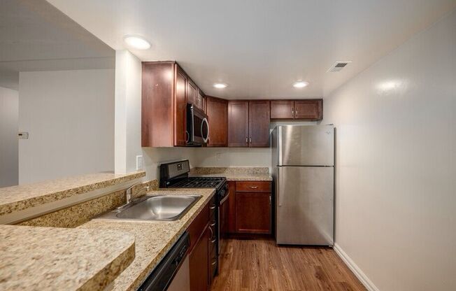 Kitchen-Classic 1BD,1BA 790SF)