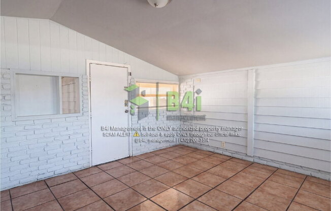 489 N AVE
