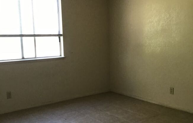 1 bed, 1 bath, 550 sqft, $1,250, Unit 03