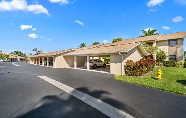 Updated Canal view condo 2 bedrooms 2 bathrooms in North Fort Myers